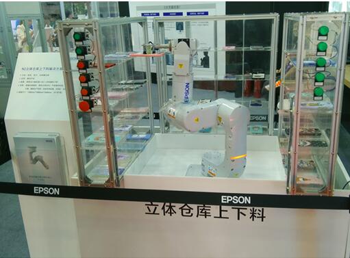 愛(ài)普生機(jī)器人上下料